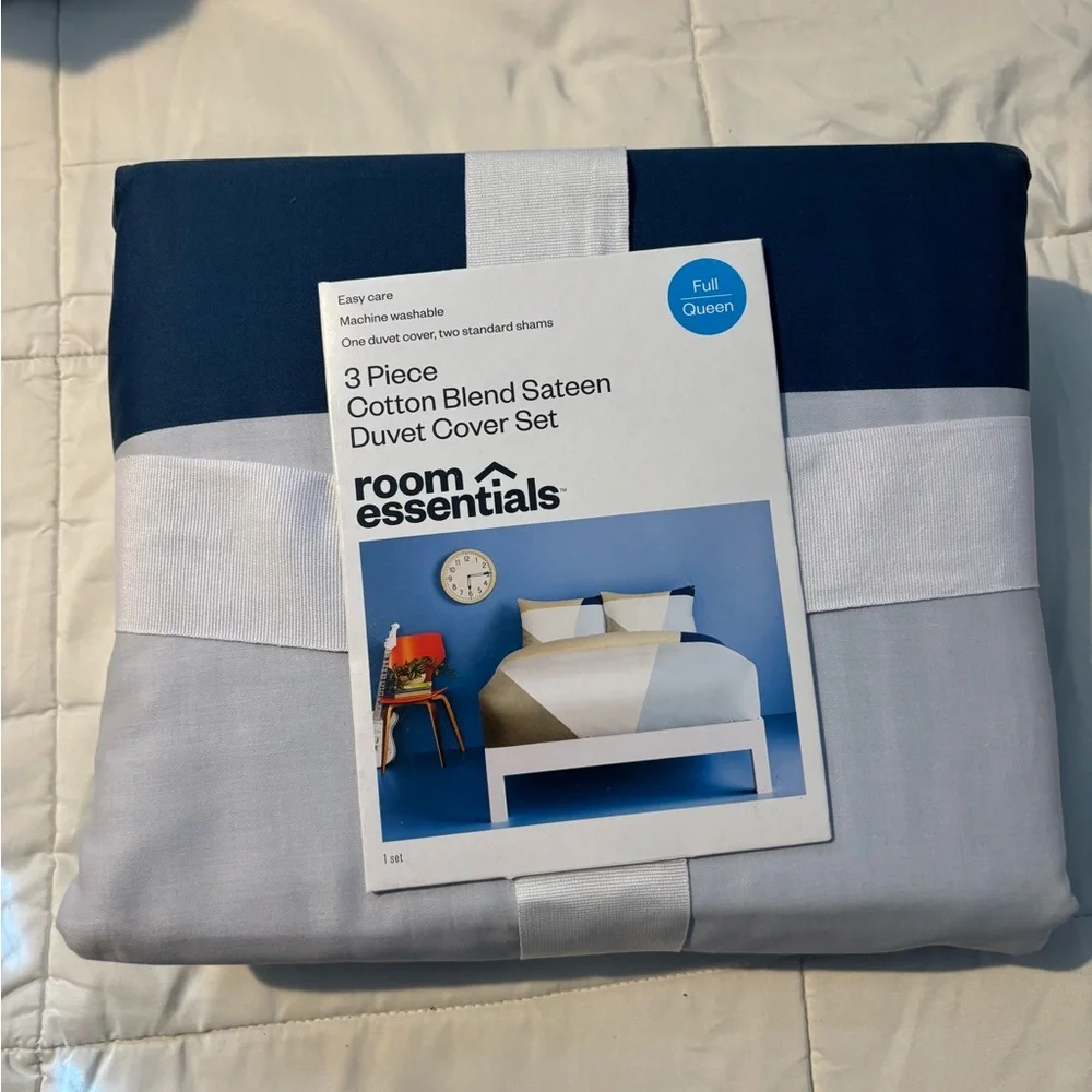NEW Room Essentials Modern Duvet Cover and 2 Shams - White, Blue, Tan